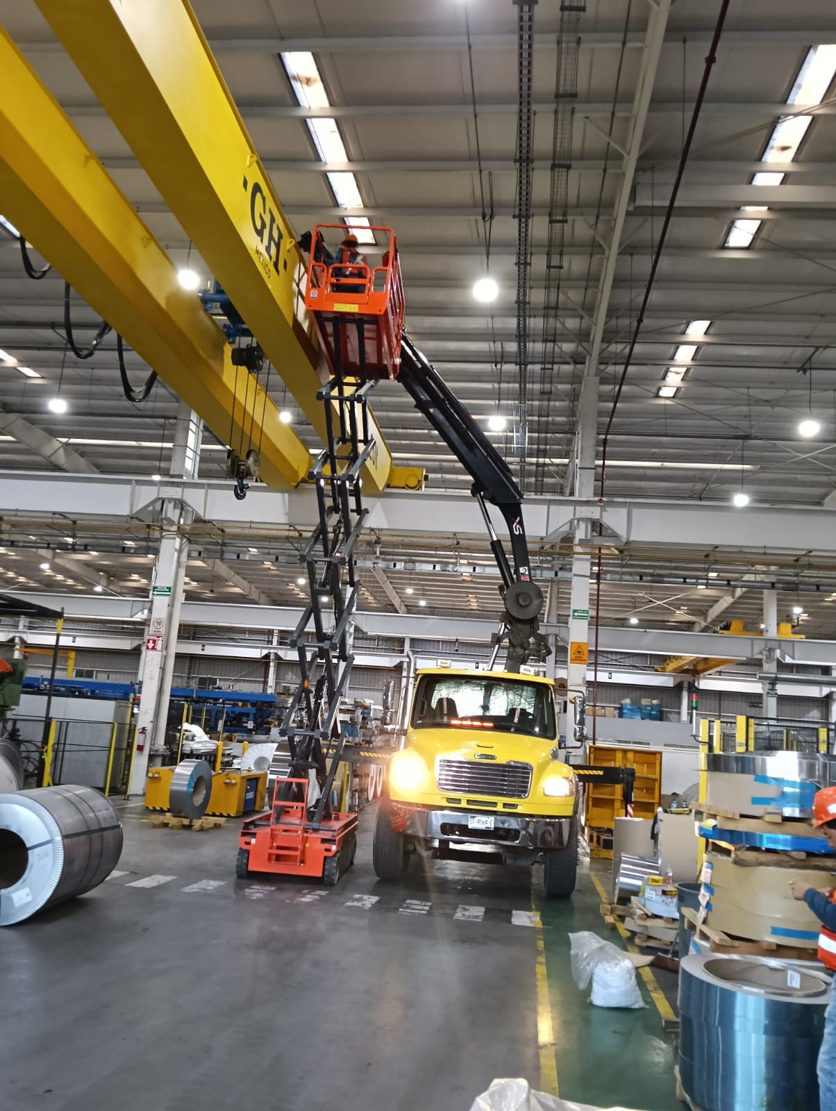 Renta de grúas Hiab Renta de grúas industriales Marin